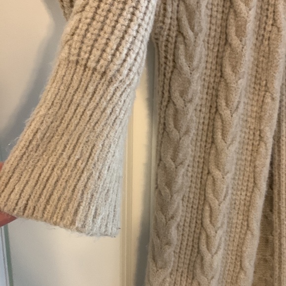 Beautiful long knit sweater - Picture 2 of 4